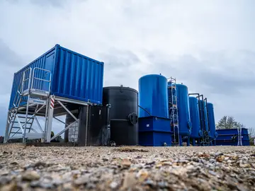 Bauer Resources errichtete eine maßgeschneiderte Grundwasserreinigungsanlage auf einem Militärgelände in Manching.