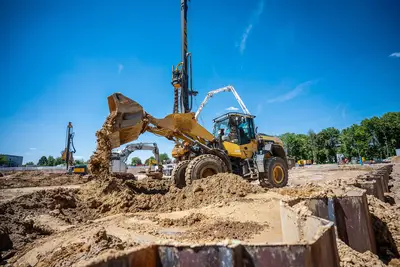 Starke Partnerschaft: Bauer Resources und Bauer Spezialtiefbau arbeiteten Hand in Hand, um die Baugrube termingerecht und passgenau fertigzustellen.